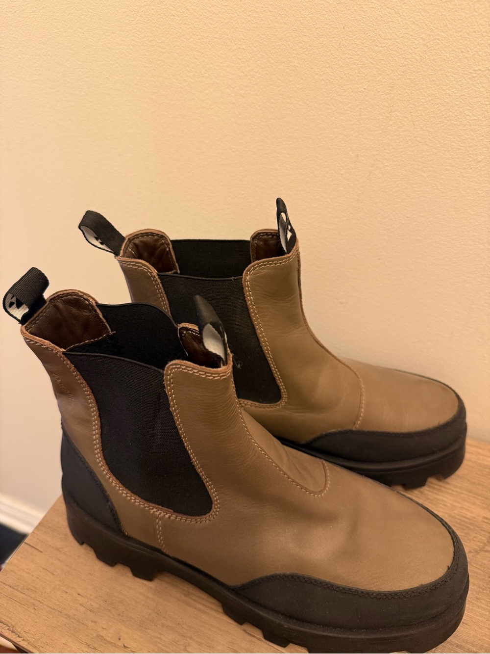 Cougar Olive Brown and Black Leather Ankle Boots size 10